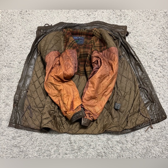 Vintage Members Only Leather Jacket. - Picture 14 of 16